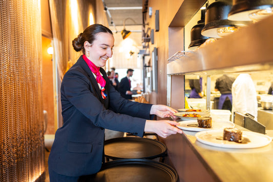 24/04/2026 – Vivez l'expérience d'un déjeuner bistro préparé par nos étudiants : élaboré par les TFP Cuisinier et mis en valeur par les TFP Serveur de l'École FAUCHON.
