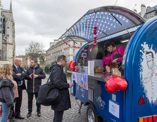 Street Food gourmande dans le Food truck des étudiants de l'École FAUCHON