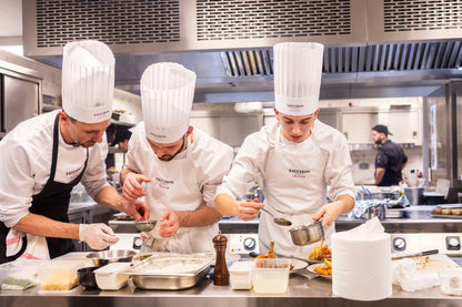 24/04/2026 – Vivez l'expérience d'un déjeuner bistro préparé par nos étudiants : élaboré par les TFP Cuisinier et mis en valeur par les TFP Serveur de l'École FAUCHON.