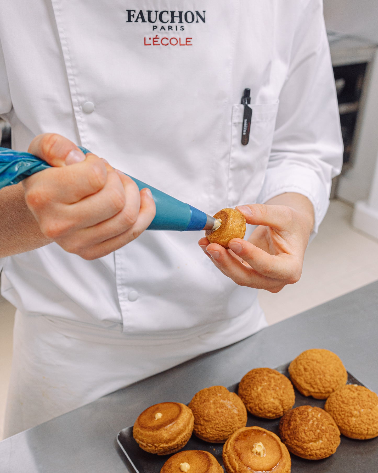 06/03/2027 - Le Choux craquelin – praliné, pistache